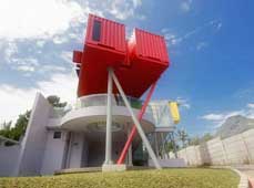 印尼爪哇岛巴图的多功能集装箱建筑： Contertainer